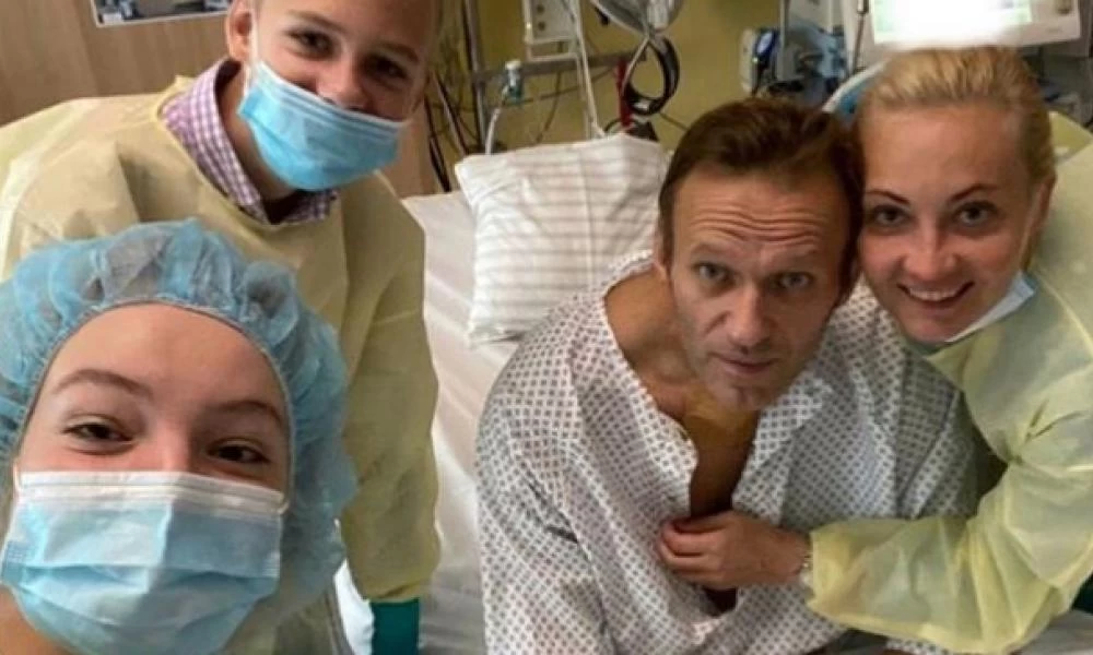 Ο Ναβάλνι ανάρτησε στο Instagram φωτογραφία από το νοσοκομείο